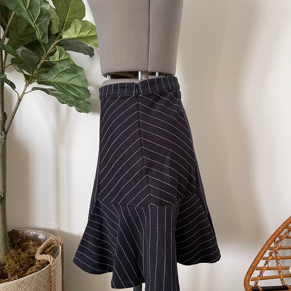 Banana Republic Flounce Hem Skirt - Picture 5 of 10